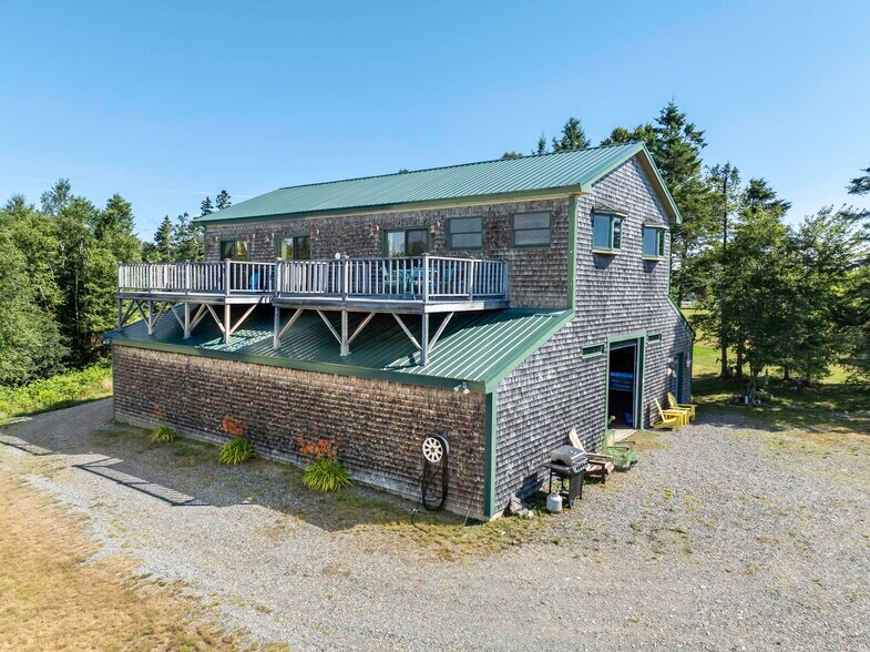 More Photos Of 54 Toll Bridge Rd, Eastport Hotel For Sale