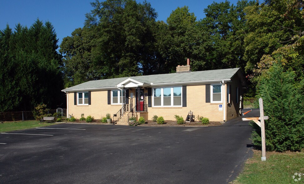 Primary Photo Of 1 Elizabeth Dr, Greenville Freestanding For Sale