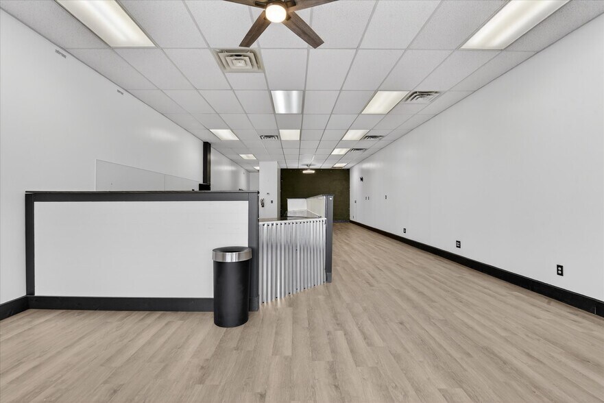 More Photos Of 1100 Croy Dr, Findlay Storefront Retail Office For Lease