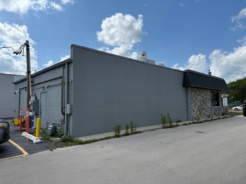 More Photos Of 301 W Northwest Hwy, Barrington Fast Food For Sale