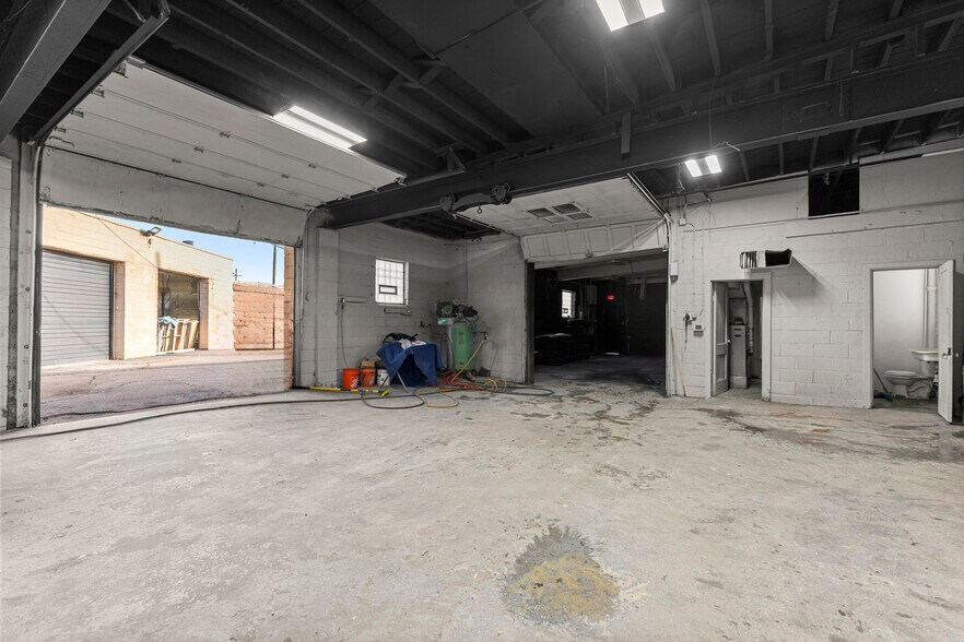 More Photos Of 5420 Oakman Blvd, Dearborn Warehouse For Sale