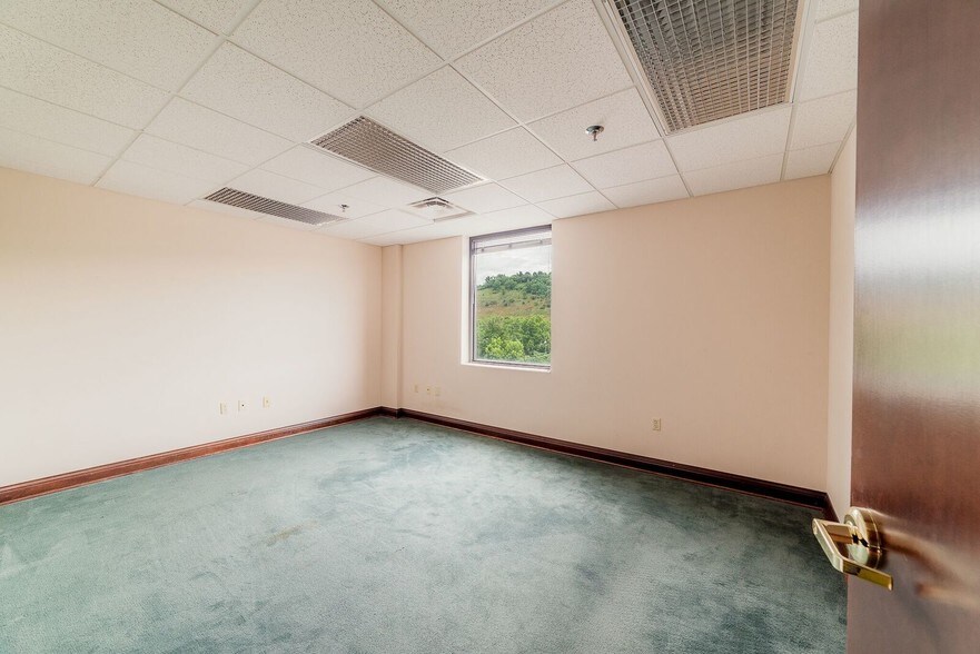 More Photos Of 100 E Main St, Sevierville Office For Lease