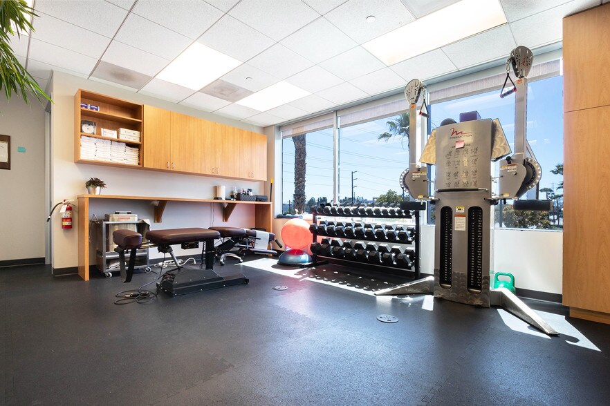 More Photos Of 14650 Aviation Blvd, Hawthorne Medical For Lease