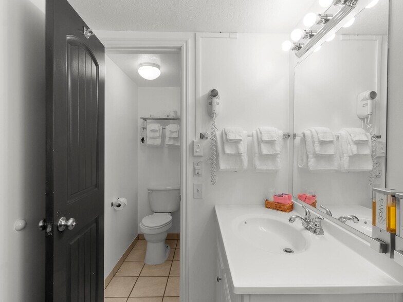 More Photos Of 475 W Main St, Escalante Hotel For Sale