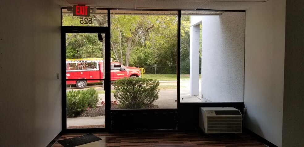 More Photos Of 9244 E Hampton Dr, Capitol Heights General Retail For Lease