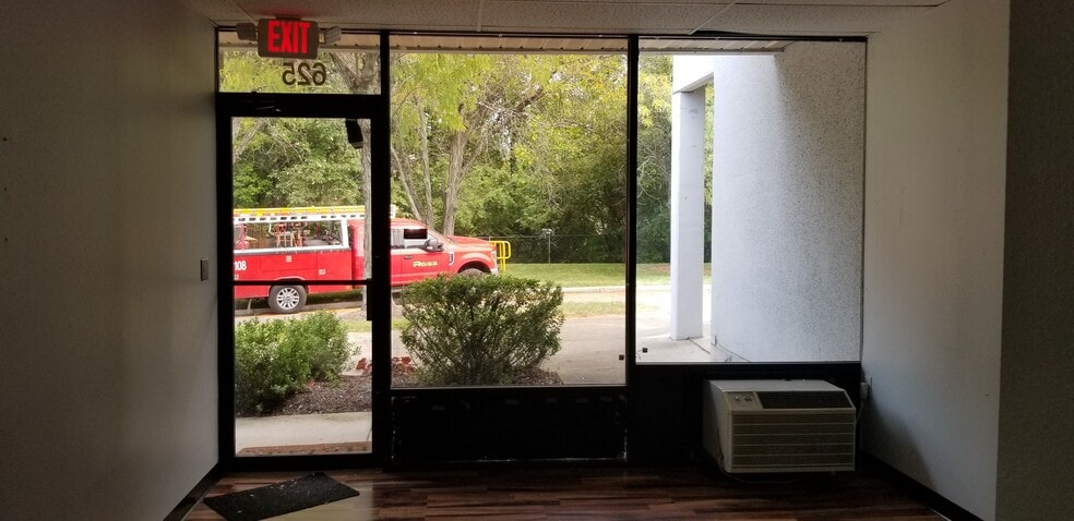 More Photos Of 9244 E Hampton Dr, Capitol Heights Warehouse For Lease