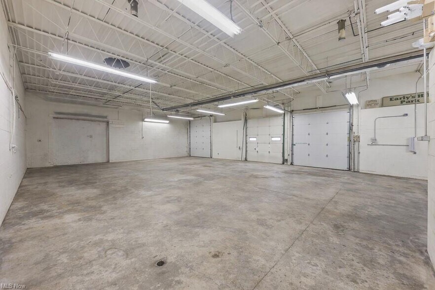 More Photos Of 818 S Arch Ave, Alliance Freestanding For Sale