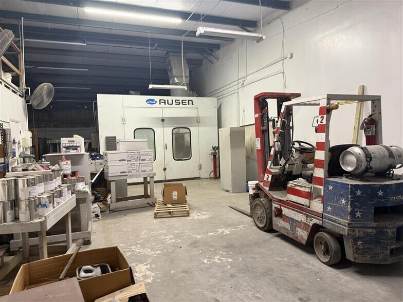 More Photos Of 6805 33rd St E, Sarasota Warehouse For Sale