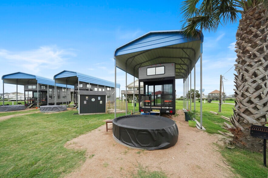 More Photos Of 1845 Oleander, Crystal Beach Trailer Camper Park For Sale