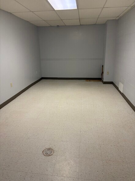 More Photos Of 1818 Union Ave, Altoona Unknown For Lease