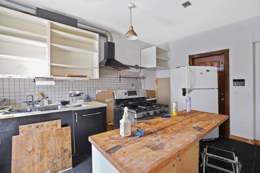 More Photos Of 296 Grand St, Brooklyn Apartments For Sale