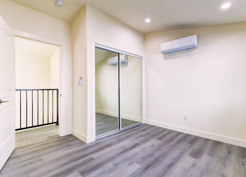 More Photos Of 1030 W 23rd St, Los Angeles Apartments For Sale