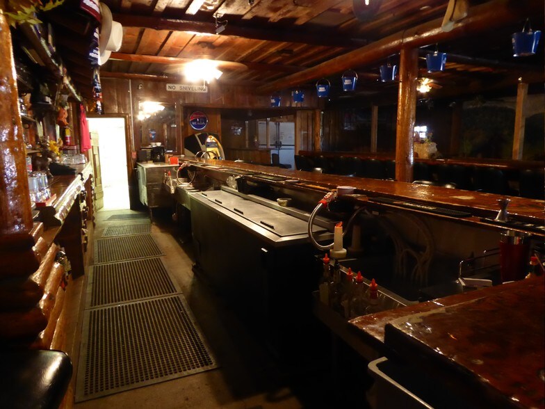 More Photos Of 607 W Main St, Payson Bar For Sale