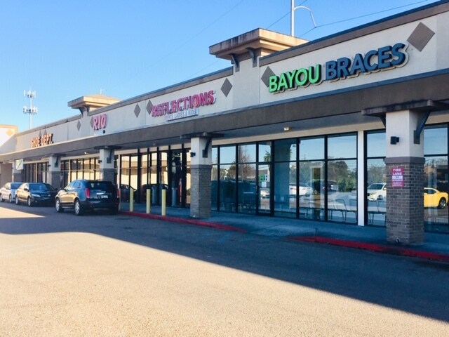 More Photos Of 4800-4900 Chef Menteur Hwy, New Orleans General Retail For Sale