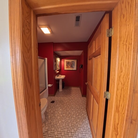 More Photos Of 805 E Palatine Rd, Palatine Office For Sale