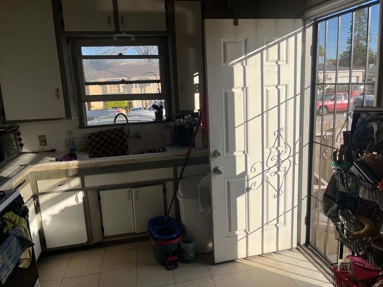 More Photos Of 1068 McDonald Ave, Wilmington Multifamily For Sale