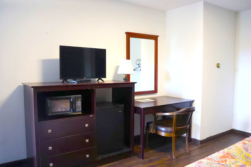 More Photos Of 2278 N 63 Hwy, Oskaloosa Hotel For Sale
