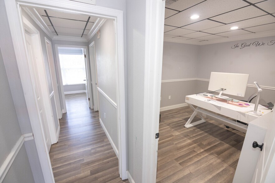 More Photos Of 721 Us Highway 1, North Palm Beach Office For Sale