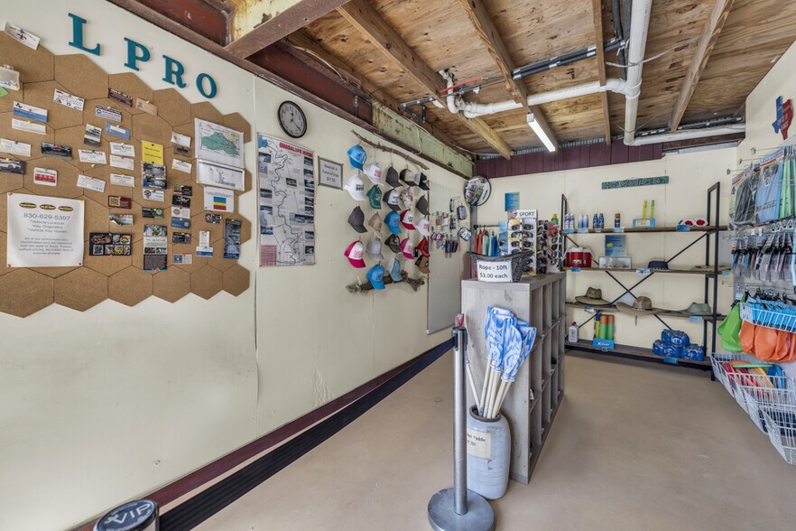 More Photos Of 2001 Ponderosa Dr, New Braunfels Specialty For Sale