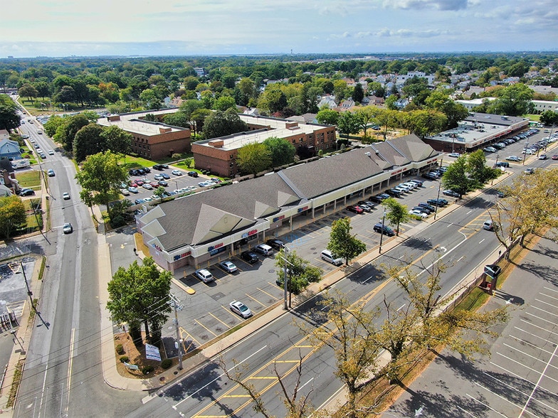 More Photos Of 130-170 W Merrick Rd, Valley Stream Unknown For Lease