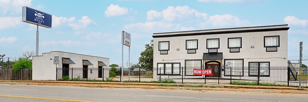 More Photos Of 110 S Main, Dilley Hotel For Sale