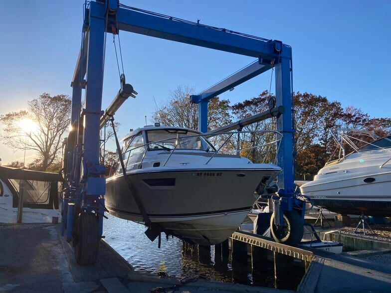 More Photos Of Suffolk County, Bay Shore Marina For Sale