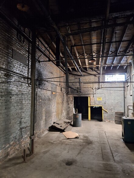 More Photos Of 610 W 81st St, Chicago Warehouse For Lease