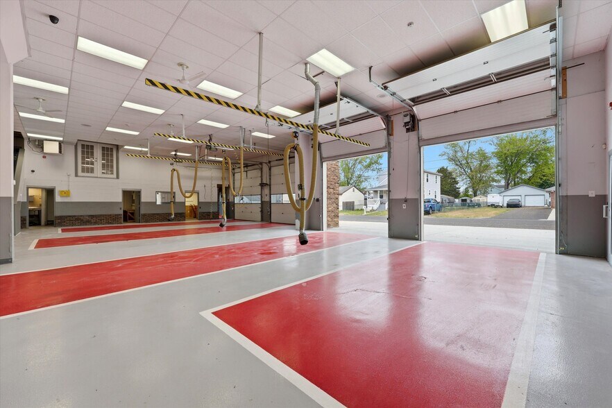 More Photos Of 525 Oakland Ave, Berlin Flex For Lease