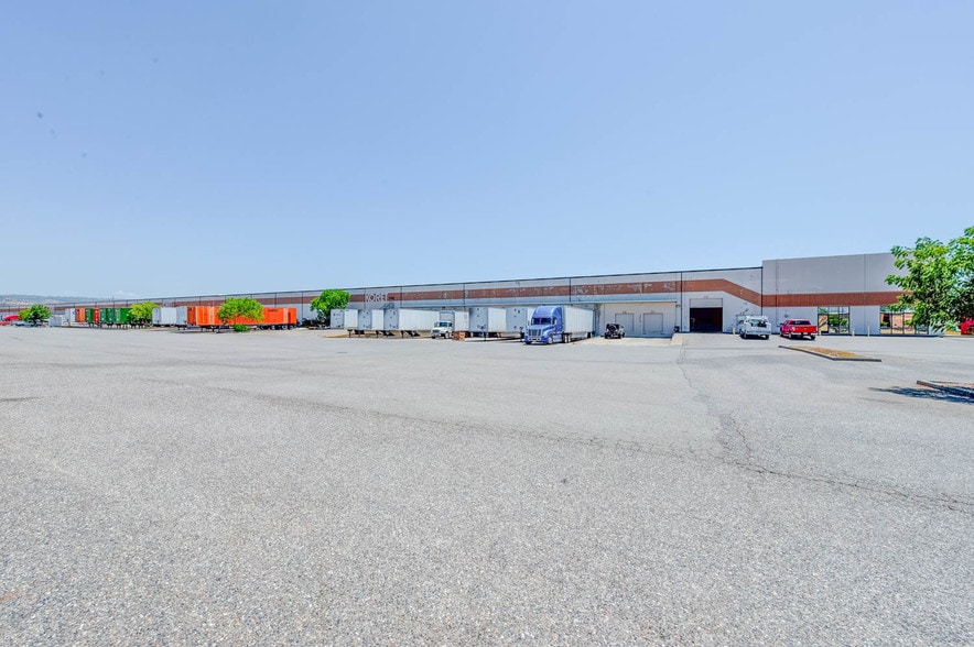 More Photos Of 1100 Marauder St, Chico Distribution For Lease