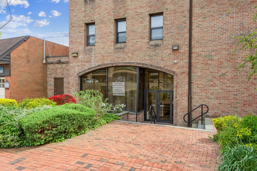 More Photos Of 15 Glen St, Glen Cove Office For Lease