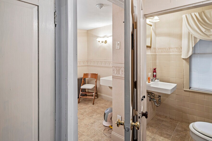 More Photos Of 4 W Washington St, Hanson Office For Sale