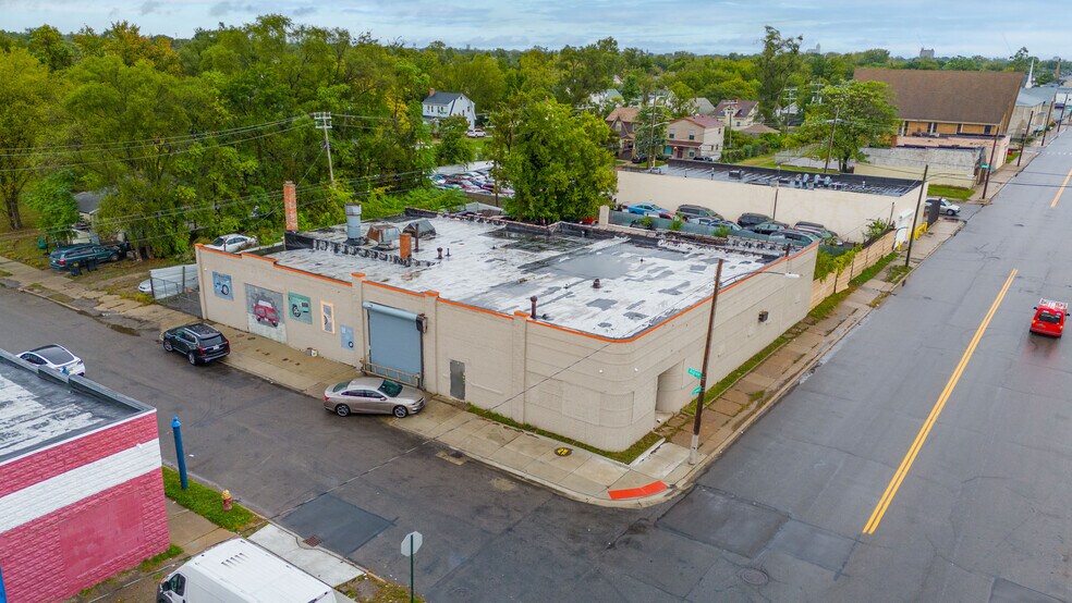 Primary Photo Of 7940 Tireman St, Detroit Auto Repair For Sale