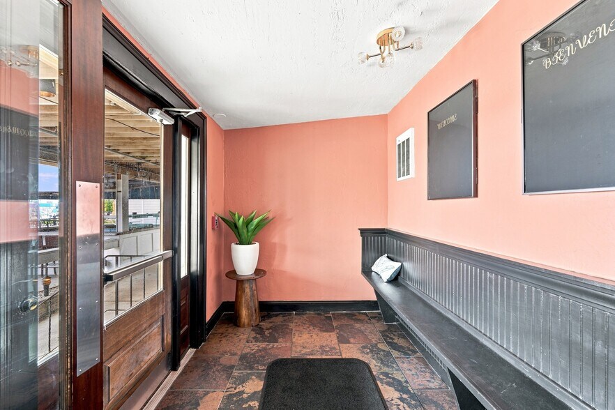 More Photos Of 170 Water St, Plymouth Storefront For Lease