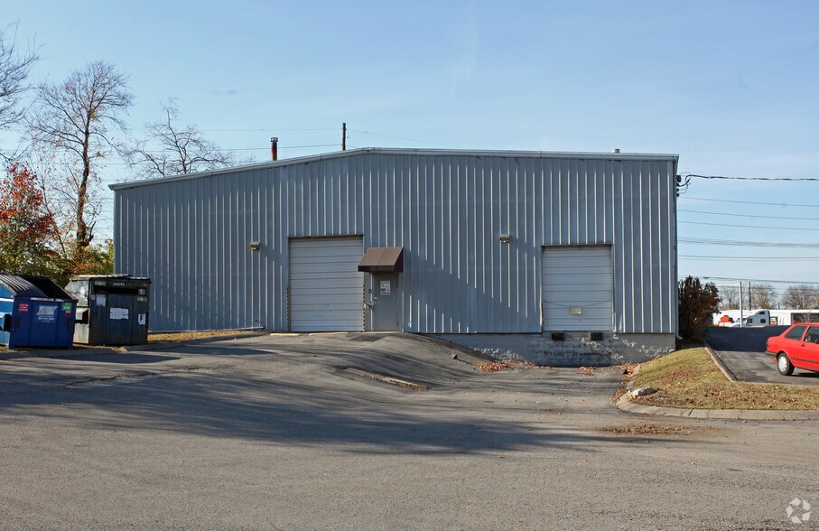 More Photos Of 819 Fesslers Pky, Nashville Service For Lease