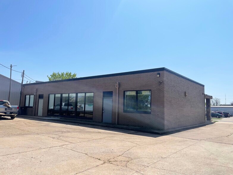 More Photos Of 111 NE 26th St, Oklahoma City Office For Lease