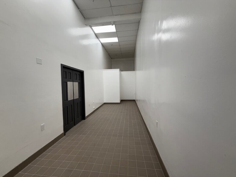 More Photos Of 1933 E Gage Ave, Los Angeles Storefront Retail Office For Lease