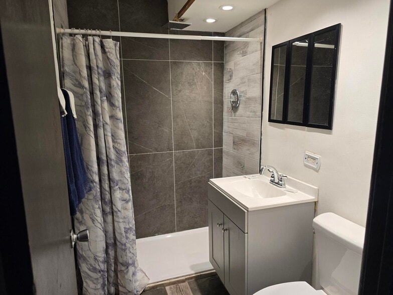 More Photos Of 6535 S King Dr, Chicago Hotel For Sale