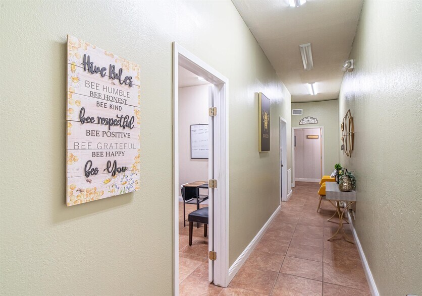 More Photos Of 102 Fletcher Dr, Del Rio General Retail For Sale