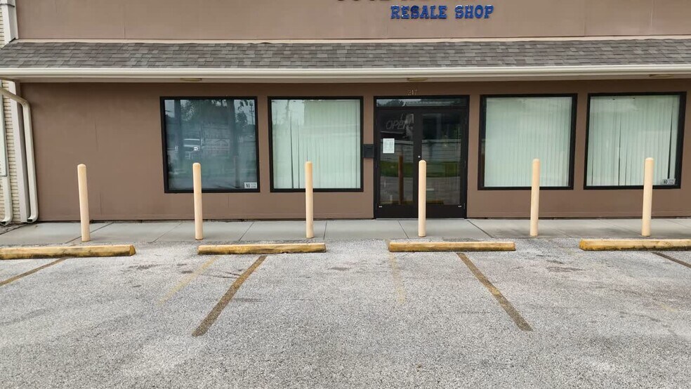 More Photos Of 217 N Main St, Highlands Freestanding For Sale