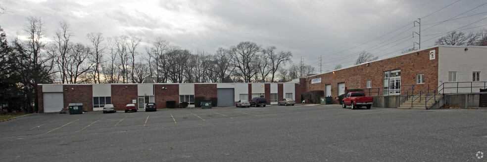 Primary Photo Of 151-171 E 2nd St, Huntington Station Warehouse For Lease