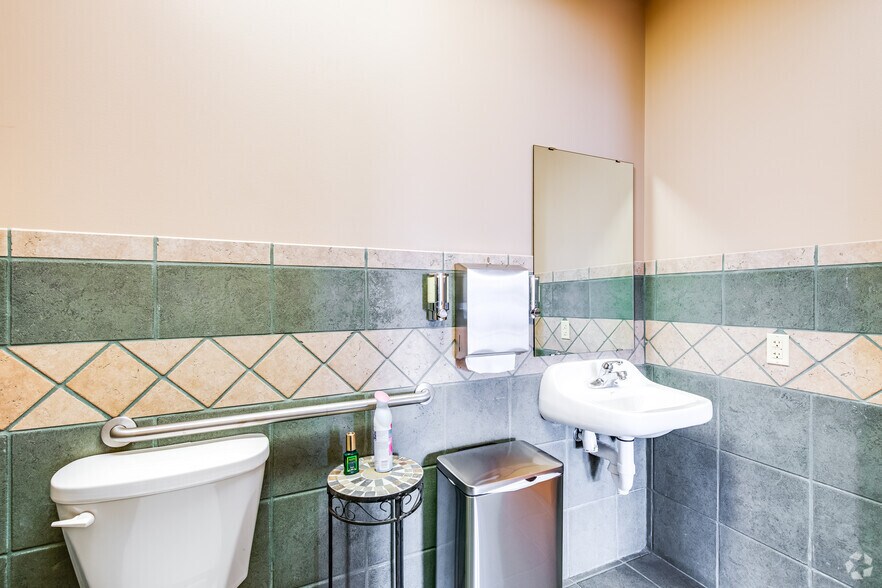 More Photos Of 3276 Fanum Rd, Vadnais Heights Service For Lease