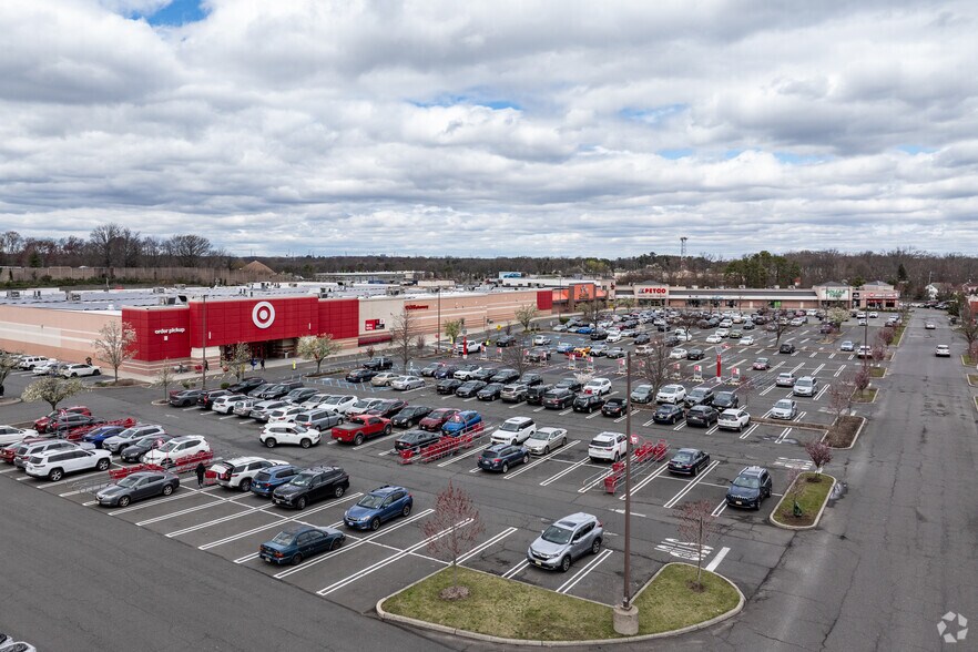 More Photos Of 350-400 Ryders Ln, Milltown General Retail For Lease