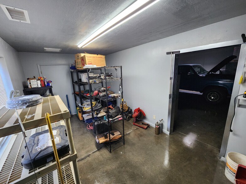 More Photos Of 6570 E 6th St, Prescott Valley Warehouse For Lease