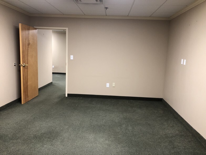 More Photos Of 1330 Niagara Falls Blvd, Tonawanda Storefront Retail Office For Lease