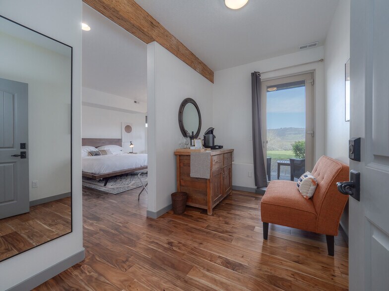 More Photos Of 20300 NE Highway 240, Newberg Hotel For Sale