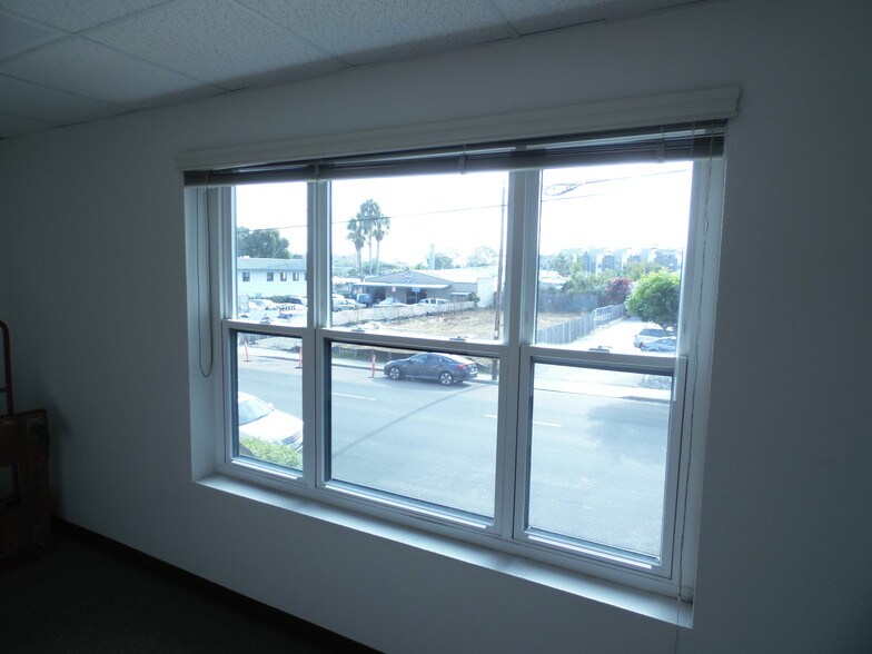 More Photos Of 2558 Roosevelt St, Carlsbad Office For Lease