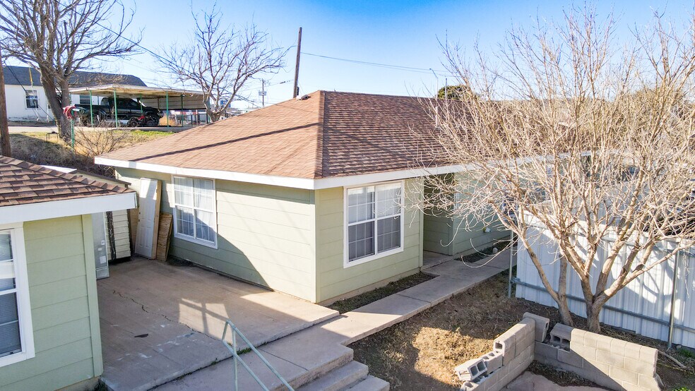 More Photos Of 900 Scurry St, Big Spring Apartments For Sale