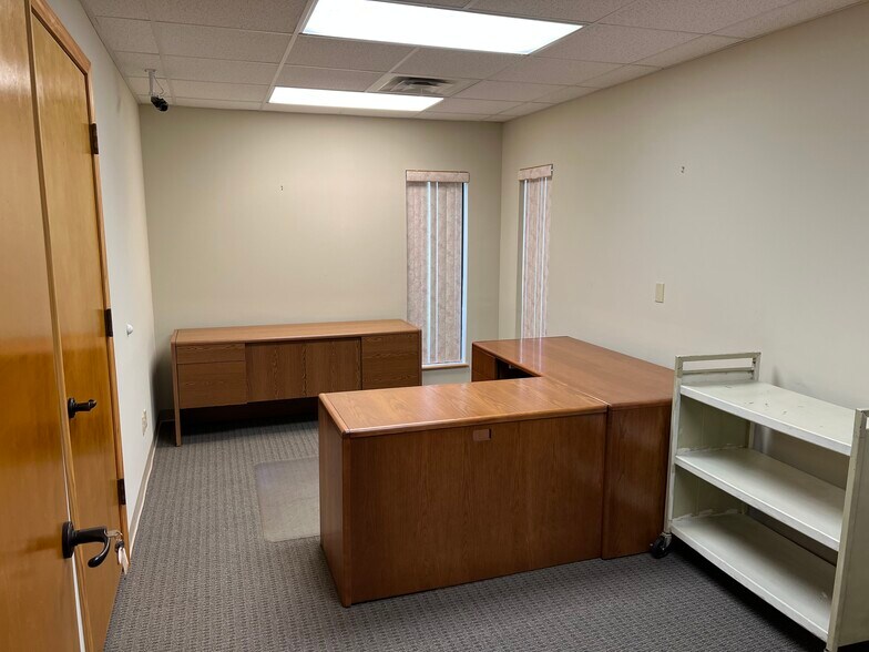 More Photos Of 30667 State Highway 413, Galena Office For Lease