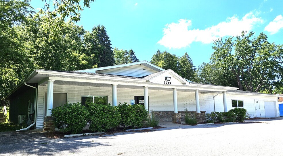 More Photos Of 3949 N River Rd, Freeland Office For Sale