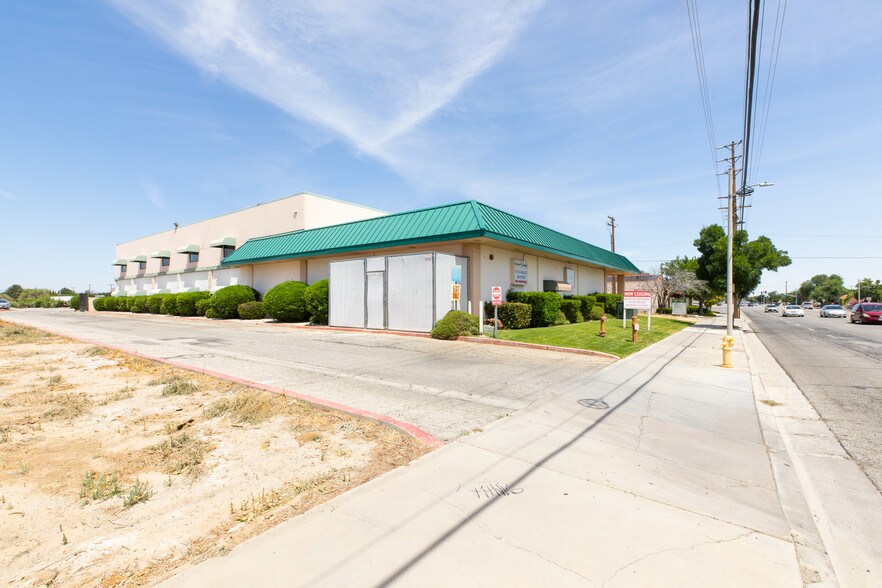 More Photos Of 43845 10th St, Lancaster Medical For Lease